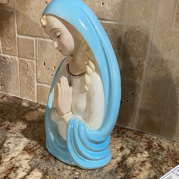 Praying Madonna Figurine - Picture 3 of 3